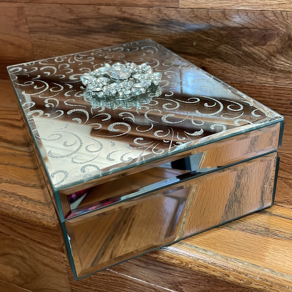 Classic Celebrations Personalized Mirrored Jewelry Box - Picture 2 of 12